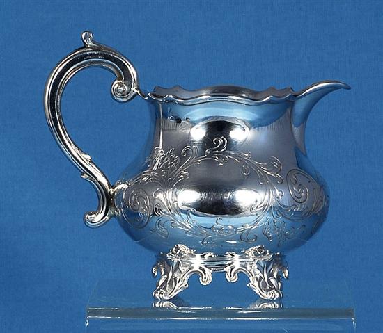 An early Victorian silver cream jug, Height 4”/105mm Width to handle 4 ¾”/120mm Weight: 4.4oz/124grms